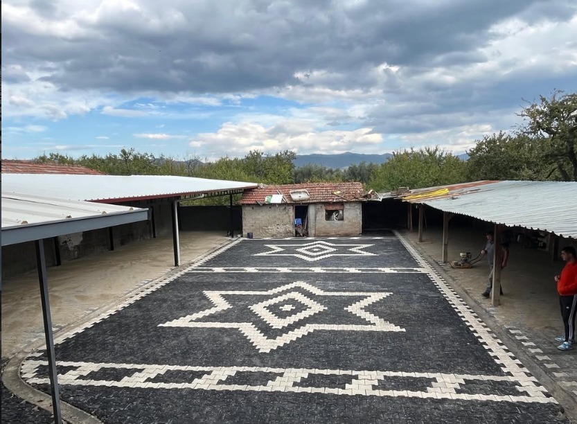 Yıldız desenli kilit parke uygulaması